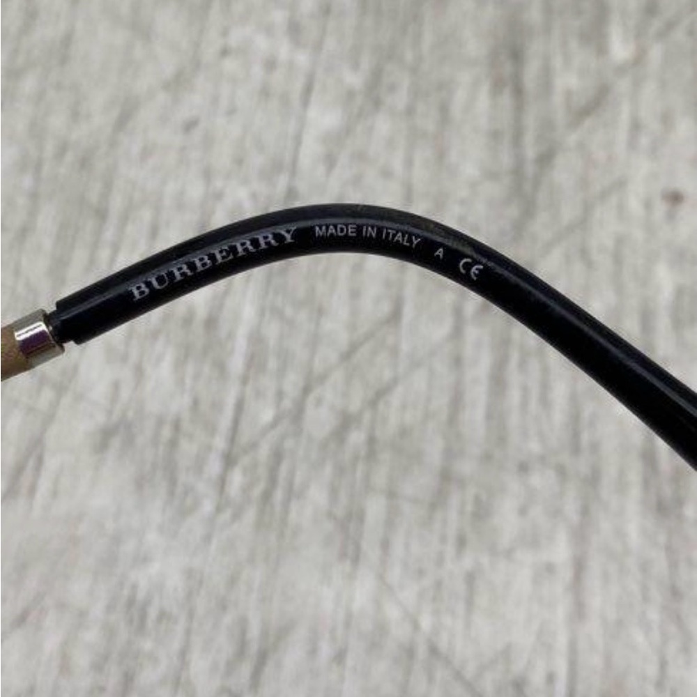 Burberry Black Oversized Sunglasses - Picture 5 of 5